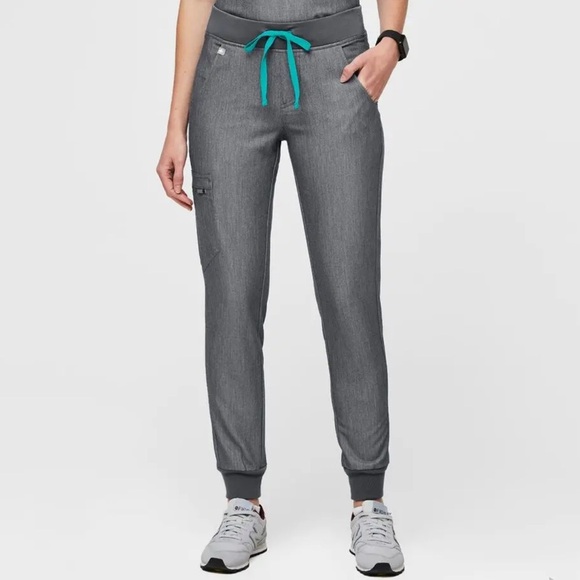 COPY - FIGS Zamora Jogger Scrub Pants – Technical Collection XS/P – Graphite - Picture 1 of 9